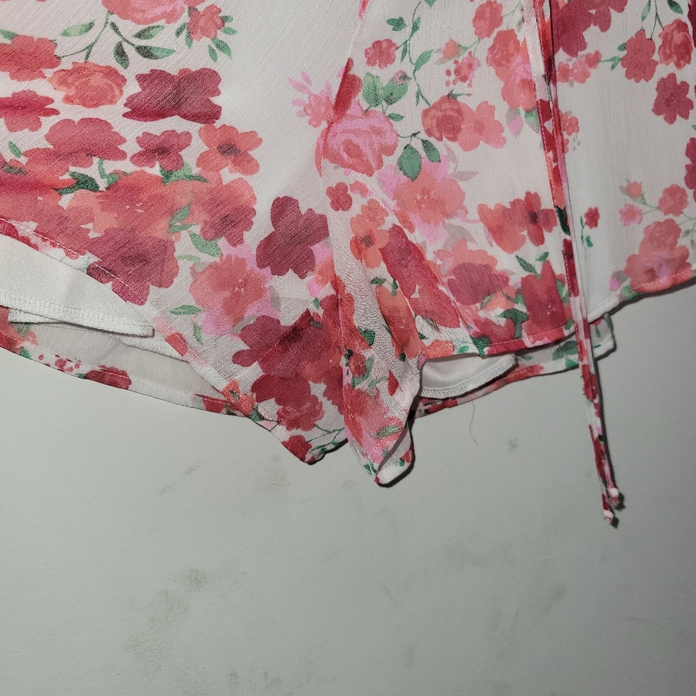 sleeveless floral romper - Picture 4 of 8